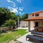 Peaceful Getaway In With Garden Nyaraló *