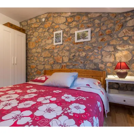 Modern In With Air Conditioning *