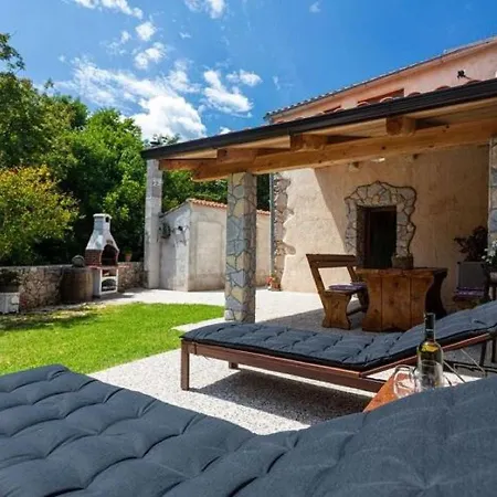 Peaceful Getaway In With Garden Ferienhaus Polje (Krk)