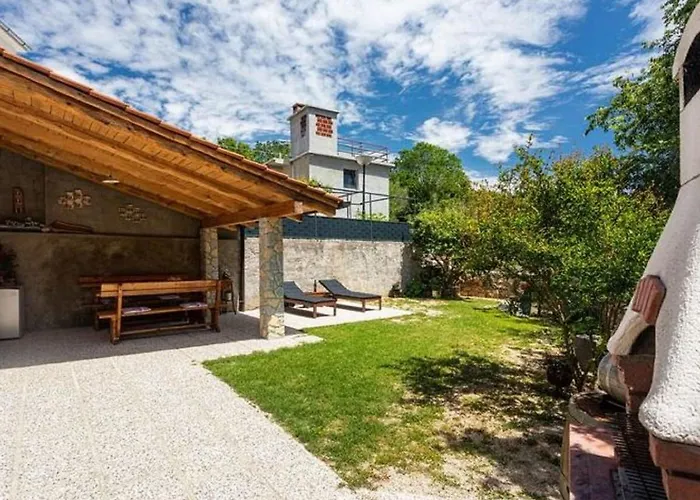 Peaceful Getaway In With Garden Holiday home