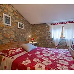 Peaceful Getaway In With Garden Case de vacanță