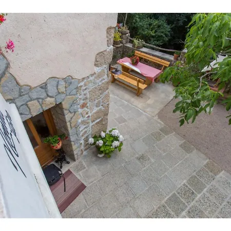 Feriehus Peaceful Getaway In With Garden Polje (Krk)