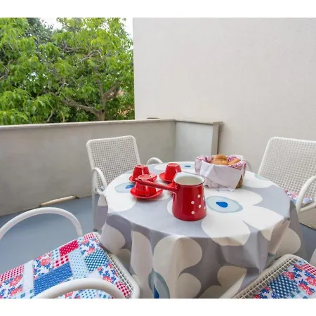 Peaceful Getaway In With Garden * Polje (Krk)