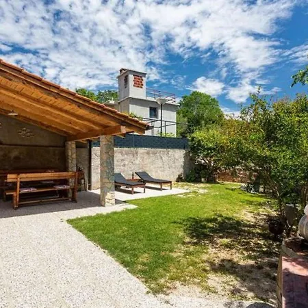 Peaceful Getaway In With Garden Feriehus