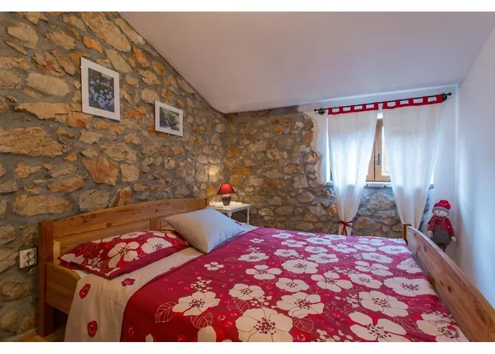 Peaceful Getaway In With Garden Casa de Férias