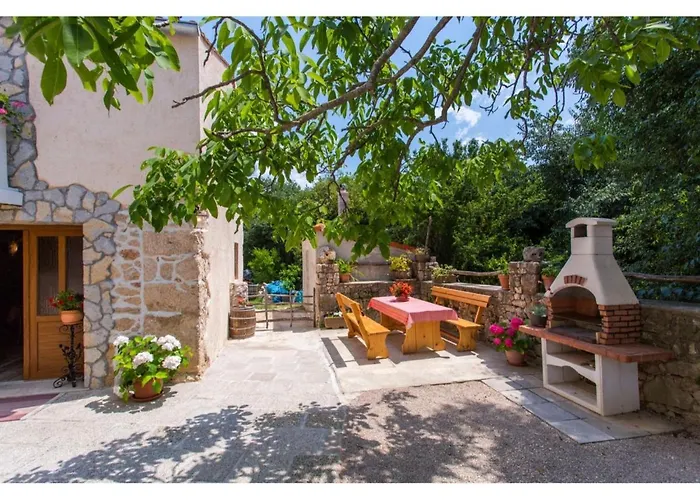 Peaceful Getaway In With Garden Polje (Krk)
