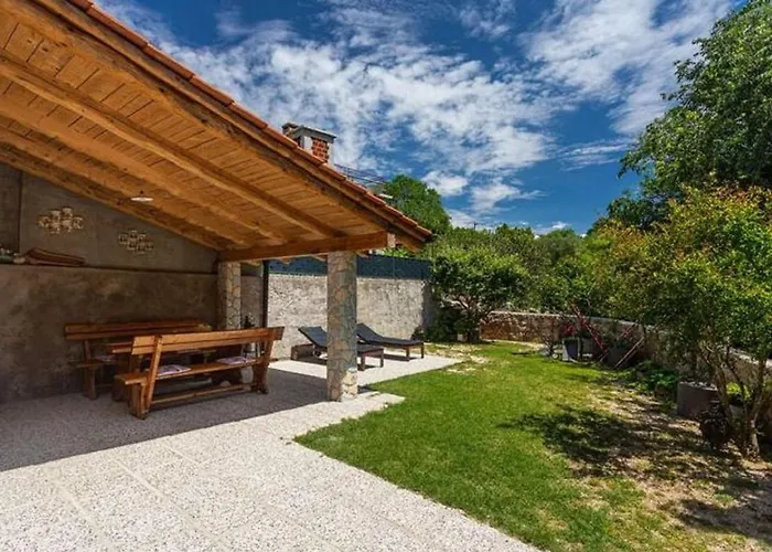 Peaceful Getaway In With Garden * Polje (Krk)